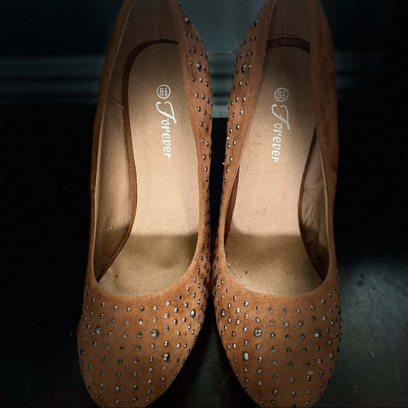 ✨🧡 Tan suede heels! Size 10, worn once! $10.00 - Picture 2 of 3